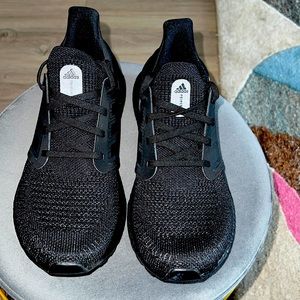 🖤Adidas 🖤 UltraBoost🖤size 6